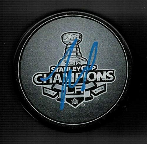 Trevor Lewis Aláírt Los Angeles Kings 2012-Ben Stanley-Kupa Bajnokok Puck - Dedikált NHL Korong